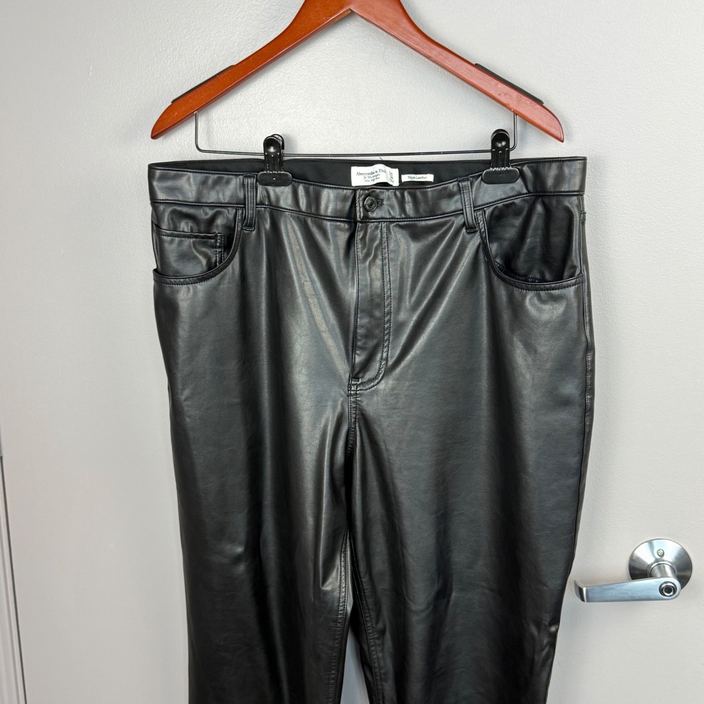 Abercrombie & Fitch 90s Ultra High Rise Straight Pants Women's 18R Black Vegan - Picture 5 of 12
